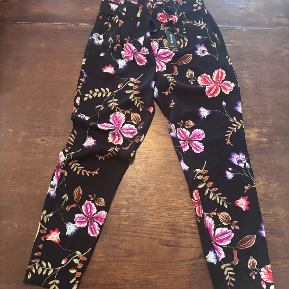 NWT Express Black Floral Pants 4R high waist ankle, pleated with tie detail‎